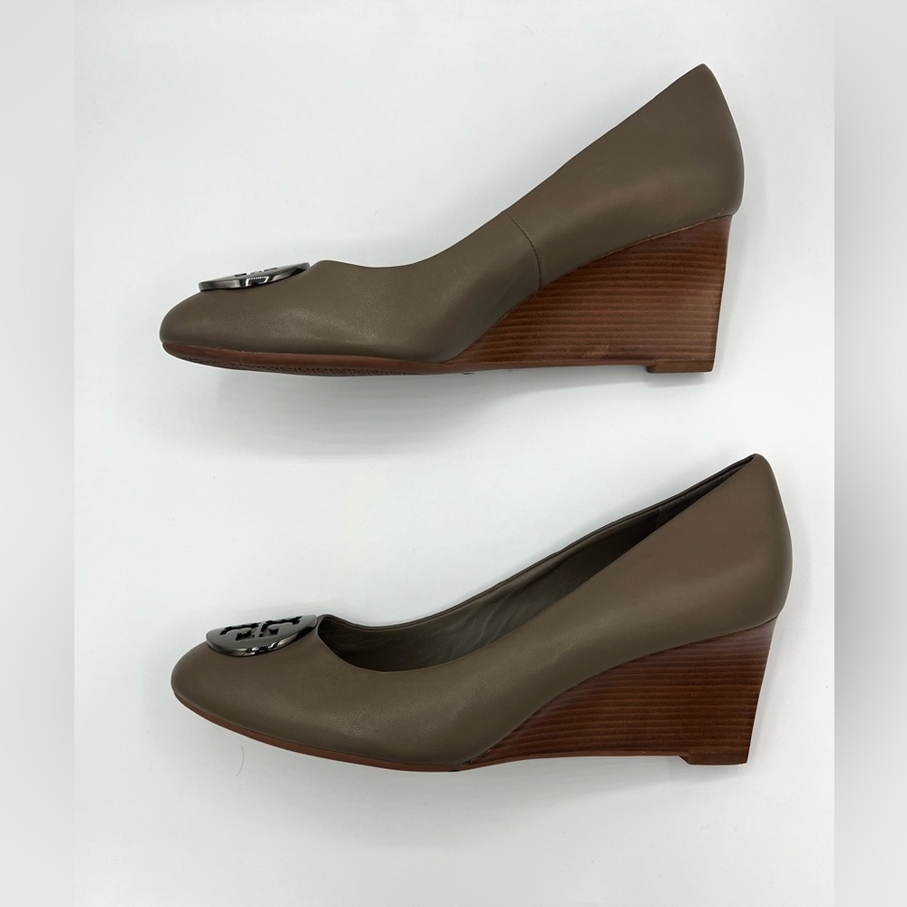 Tory Burch Taupe Leather Wedge Heel Pumps with Silver Emblem. Size 10. - Picture 3 of 10